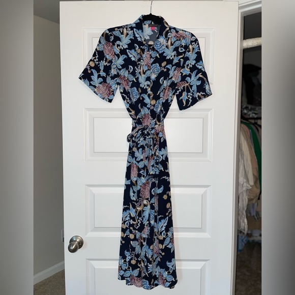 Vince Camuto Dresses & Skirts - MIDI Vince Camaro Printed Dress with a slit